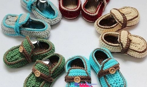 Örgüden Bebek Ayakkabı Modelleri Rengarenk