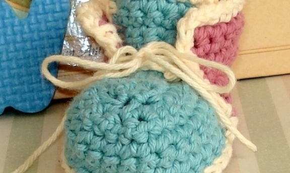 Örgüden Bebek Ayakkabı Modelleri Rengarenk