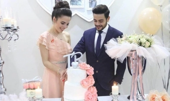 Rüzgar Erkoçlar Evlendi Dünya Evine Girdiği Eşi Kim?