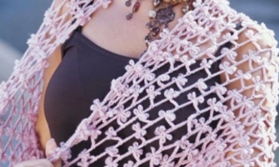 File İşi Üçgen Şallarla Hanımlar Daha Şık Ve Gösterişli