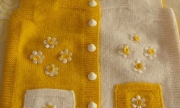 Çift Renkli Bebek Yeleği Örgüleri Hoş Modeller Yaparak Bebeklerinizi Süsleyin