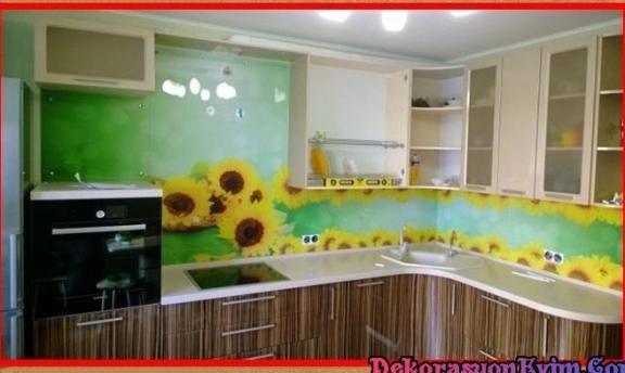 Mutfak Tezgah Arası Dekorasyonunda 3D Cam Panel Kaplamaları