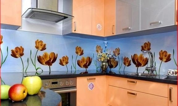 Mutfak Tezgah Arası Dekorasyonunda 3D Cam Panel Kaplamaları