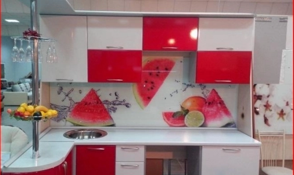 Mutfak Tezgah Arası Dekorasyonunda 3D Cam Panel Kaplamaları