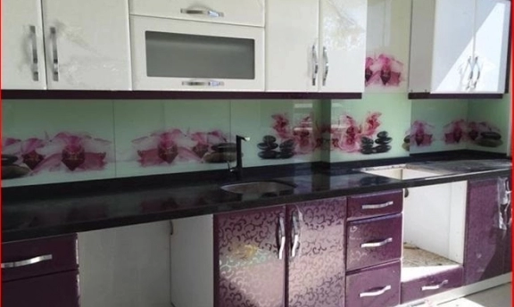 Mutfak Tezgah Arası Dekorasyonunda 3D Cam Panel Kaplamaları