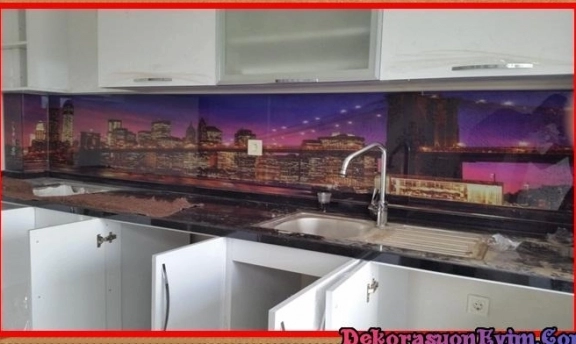 Mutfak Tezgah Arası Dekorasyonunda 3D Cam Panel Kaplamaları
