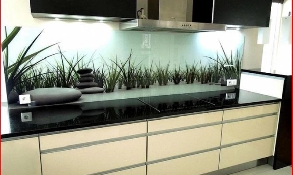Mutfak Tezgah Arası Dekorasyonunda 3D Cam Panel Kaplamaları