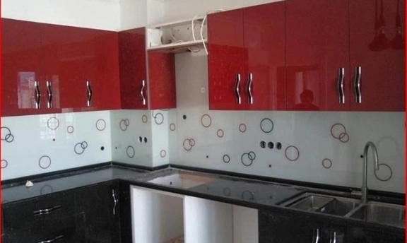 Mutfak Tezgah Arası Dekorasyonunda 3D Cam Panel Kaplamaları