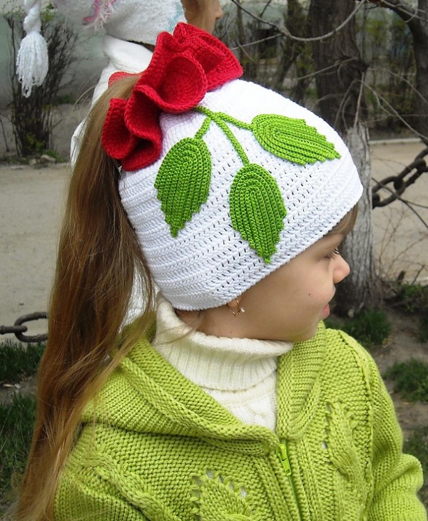 Örgüden Yapılan Kız Çocuklar İçin Şapka Modelleri Renkli