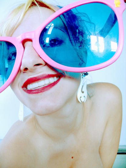 X_ray_vision_with_these_shades_by_piratedollie.jpg
