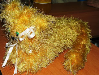 sakalli ipten yapilmis sevimli bir kedicik melek kadinlar kulubu