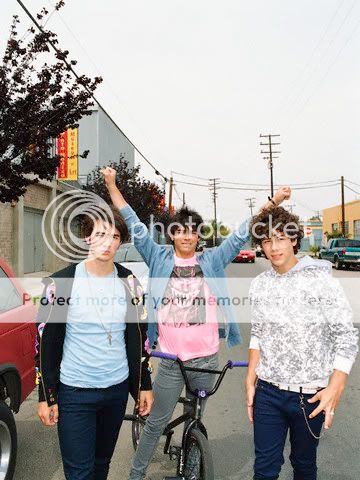 jonas_brothers_1207260373.jpg