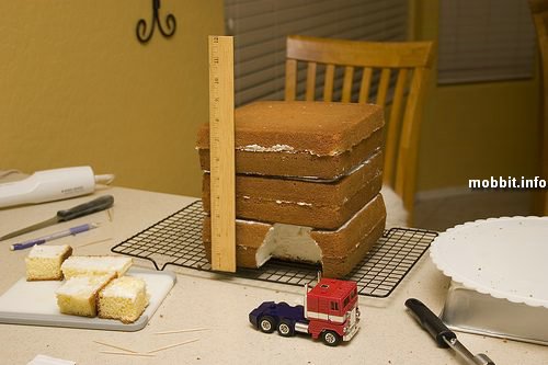 OptimusPrime-cake_9.jpg