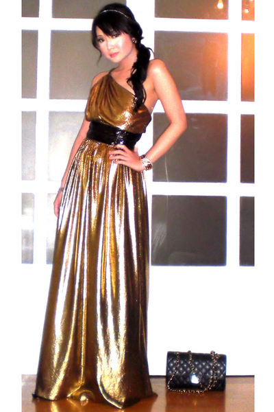 gold-glitterati-dress-black-chanel-purse-gold-moms-bracelet-zoo-shop-shoes_400.jpg