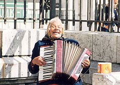 240px-Street_entertainer%2C_Paris%2C_France.jpg