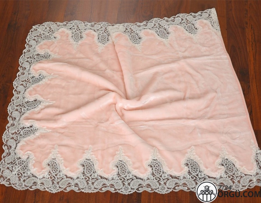 Fransız Dantelli Bebek Battaniye Modelleri Değişik Model